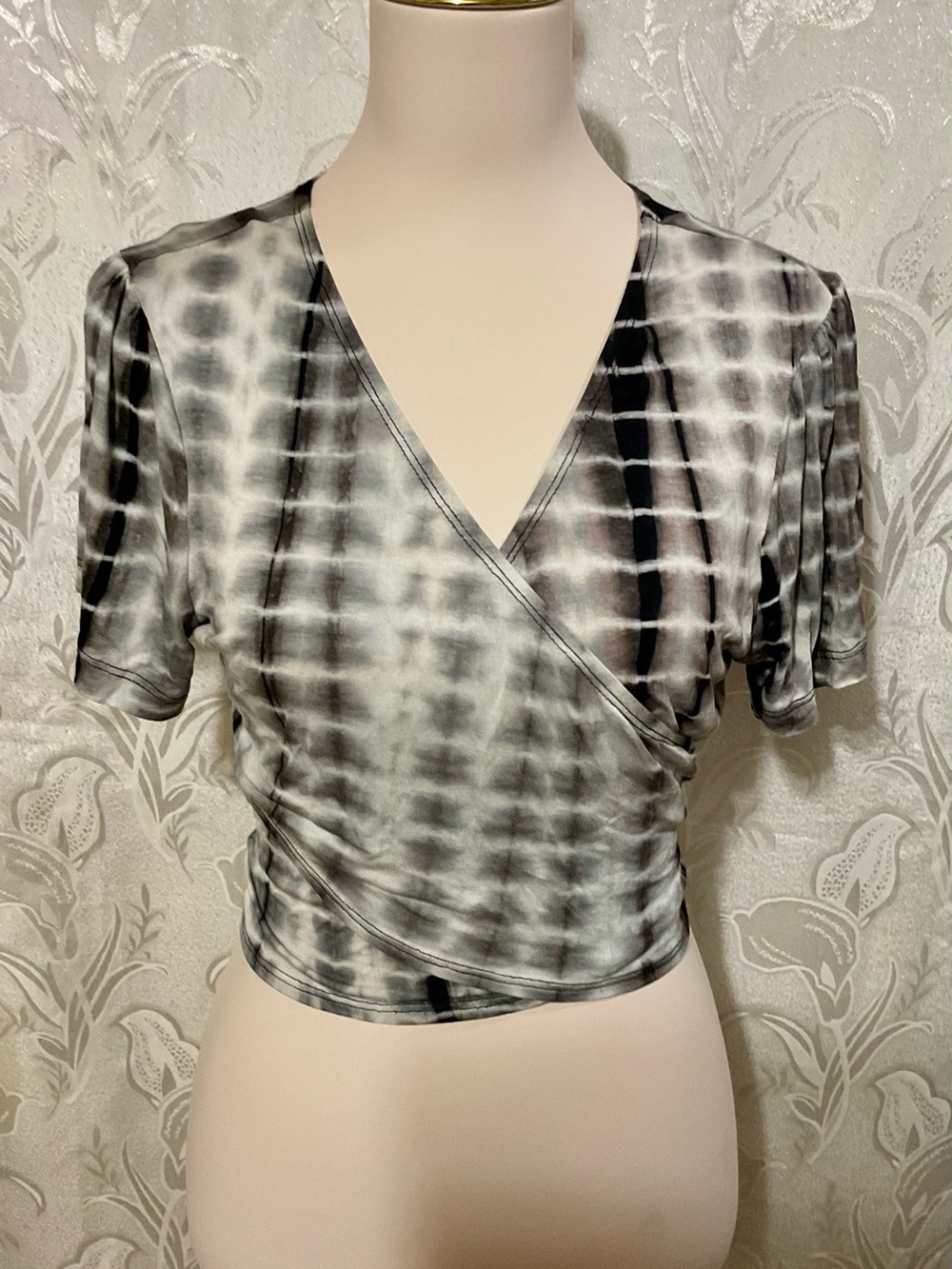 Fashion Nova Black & White Tie-Dye Wrap Crop Top